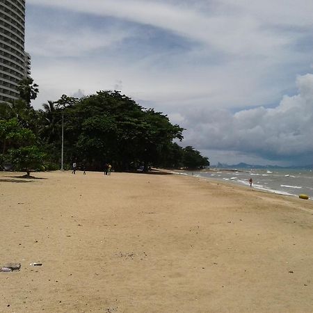 Burnout Guesthouse Pattaya Exterior photo