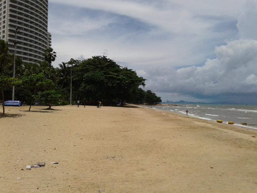 Burnout Guesthouse Pattaya Exterior photo