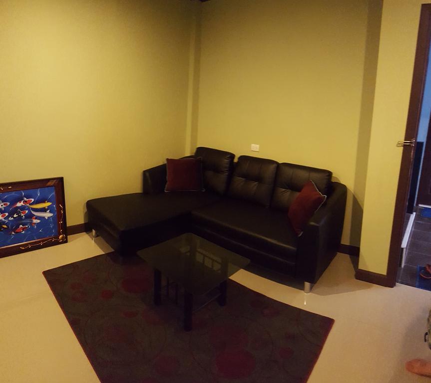 Burnout Guesthouse Pattaya Exterior photo