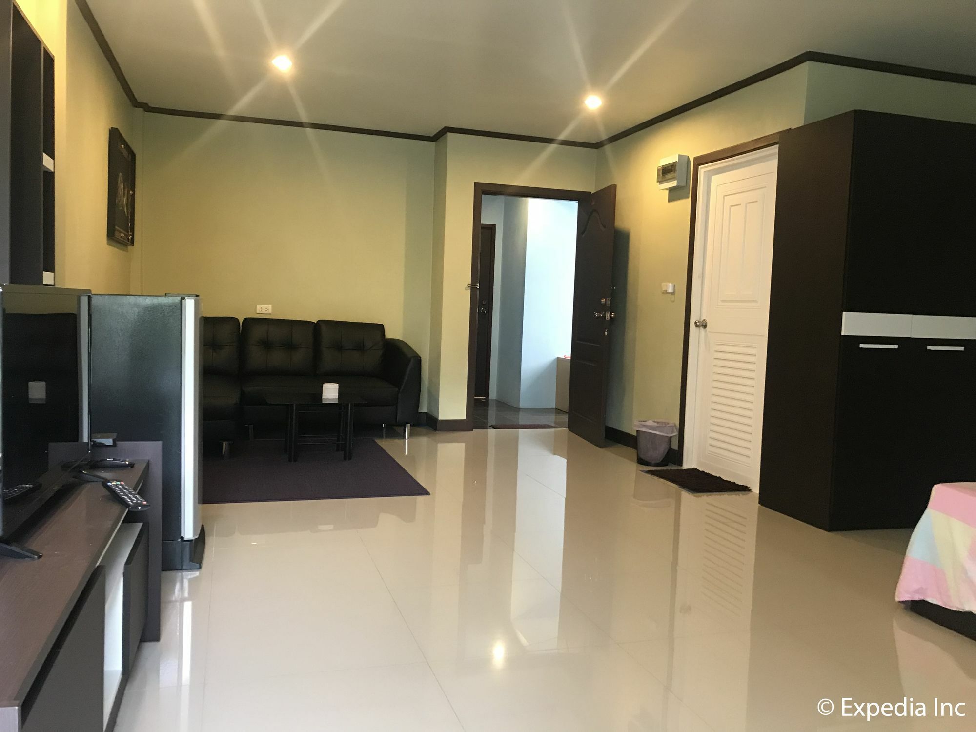 Burnout Guesthouse Pattaya Exterior photo