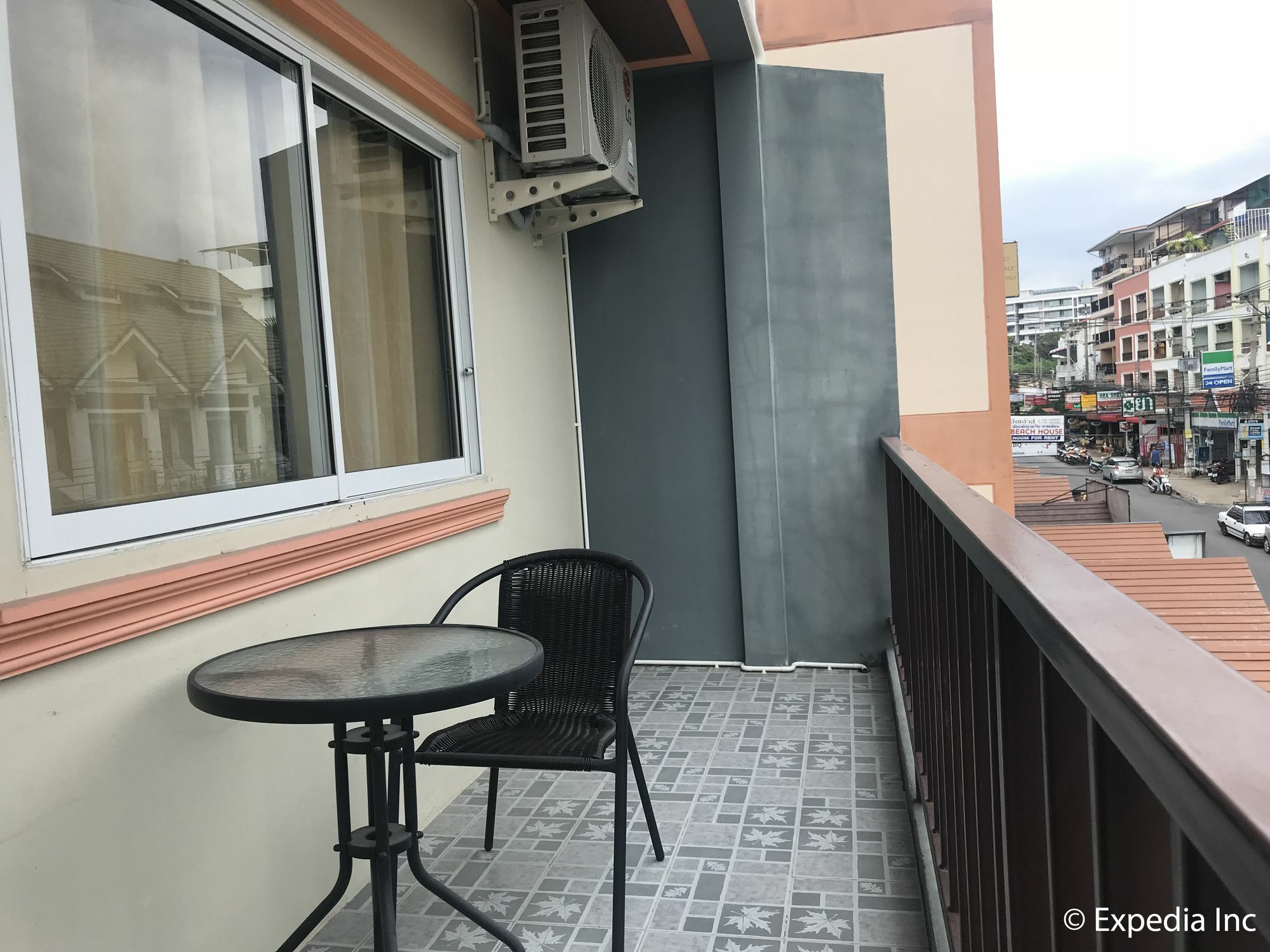 Burnout Guesthouse Pattaya Exterior photo